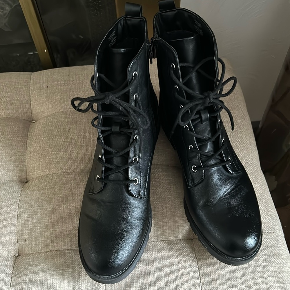 Like new! Wore only one time combat boots